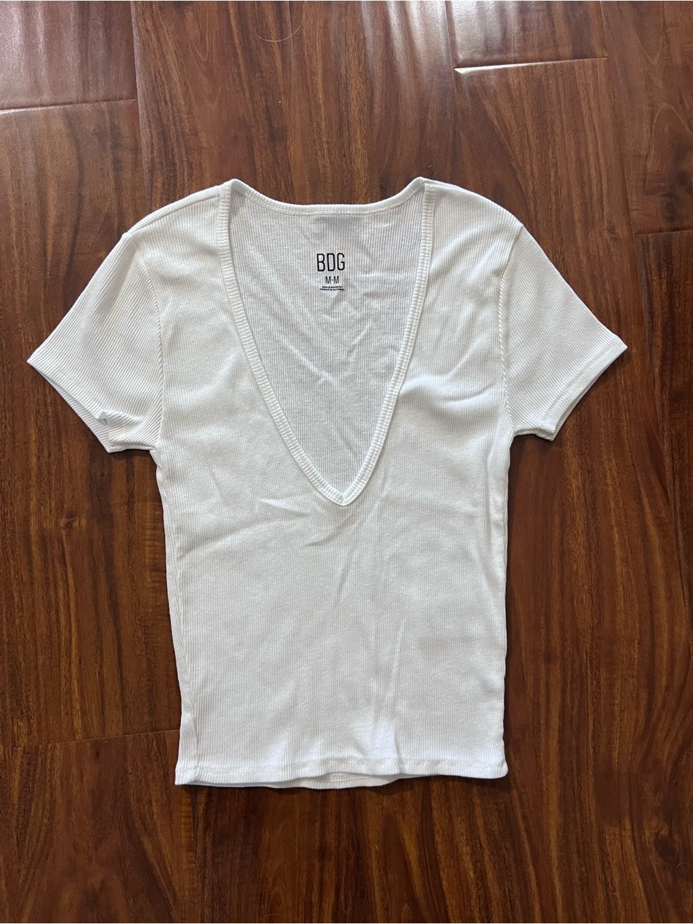 Urban Outfitters BDG White Ribbed V-neck Short Sleeve Tshirt size medium